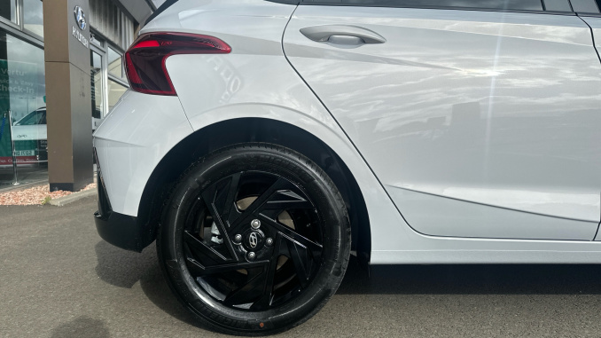 Hyundai i20 1.0T GDi 90 Black Line 5dr Petrol Hatchback - Image 7